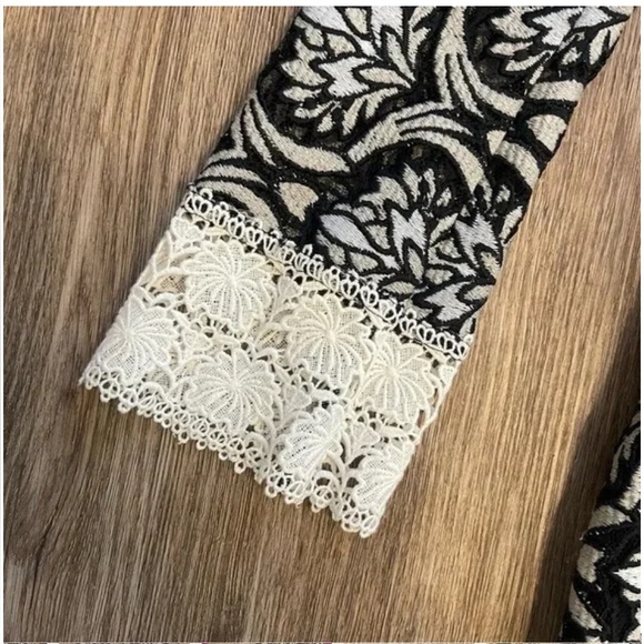 Yigal Azrouel Long Sleeve Black and White Lace Trumpet Dress Sz 4 - Picture 6 of 13